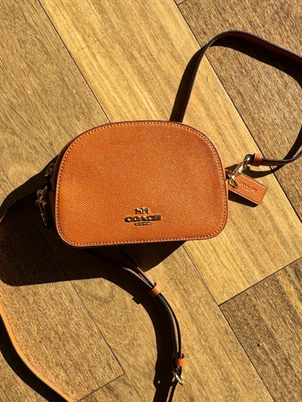 ✨ Coach Mini Serena Crossbody in Ginger / Sedona Orange ✨